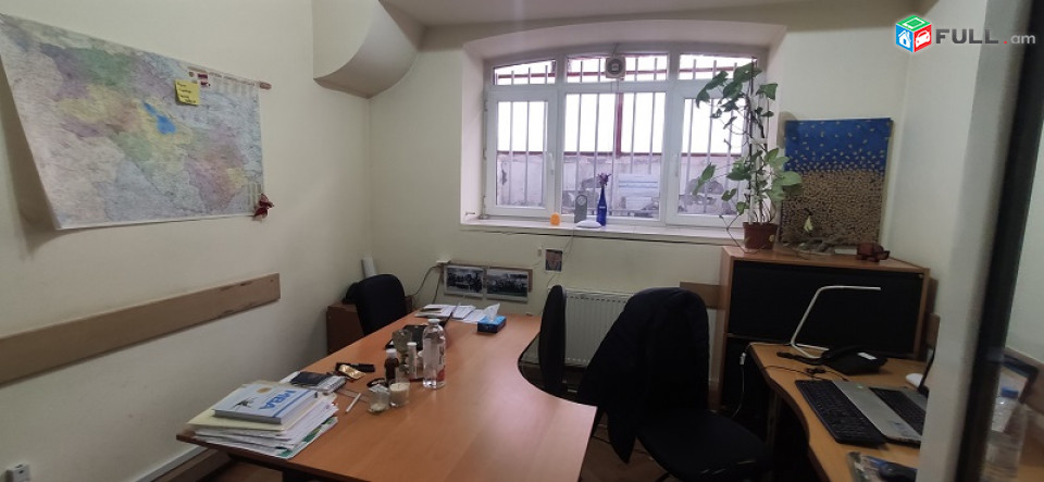 Նալբանդյան փող 1-ին գիծ,կիսանկուղային տարածք,233քմ,8սենյակ գրասենյակ է,բոլոր անհրաժեշտ համակարգերով