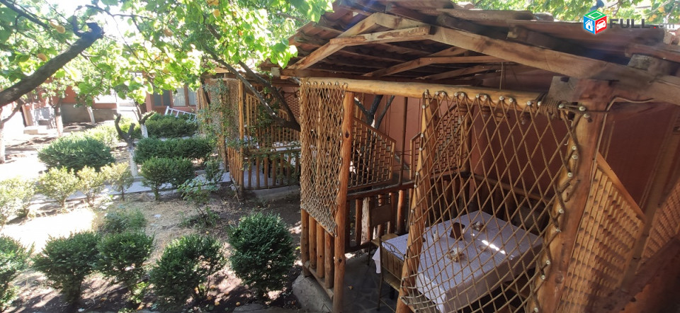 Գործող ռեստորան,1700քմ հող,600քմ շինություններ,Սրահ 1-200հոգու համար,սրահ 2-80 մարդու համար,նոր կառուցված սրահ 40 մարդու հանար