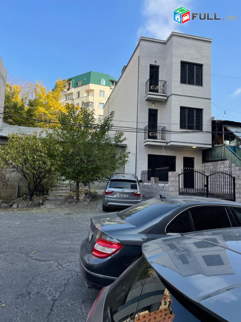 Կոմիտասի պողոտա,պիցերիայի դիմացի մայթում,238քմ 3 հարկանի շինություն,6սենյակ,3 սան հանգույց