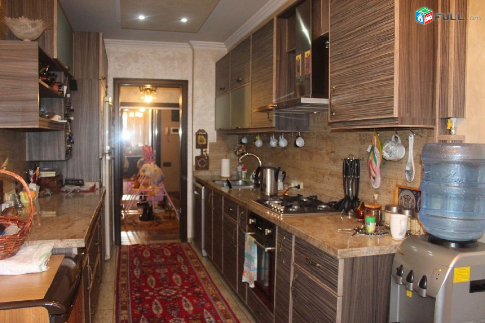 Պարոնյան փող,80քմ,ամբողջ գույքով,թանկ վերանորոգումով,9-4 հարկ Ուրարտու ռեստորանի մոտ