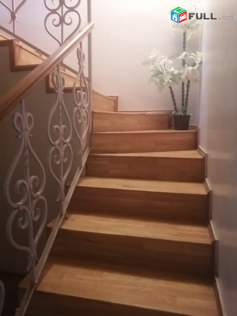 Հող 800քմ,Վերին պտղնի, աբովյանի ГАИ -ից մոտ 100մետր, նկուղ, 3 հարկ և մանսարդ, շենքը 540քմ