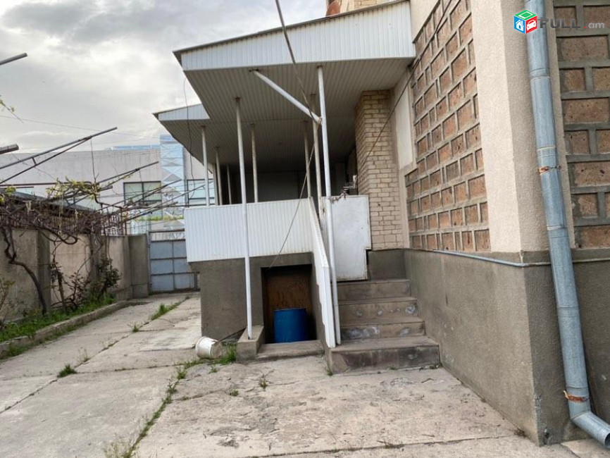 Հող 800քմ,Վերին պտղնի, աբովյանի ГАИ -ից մոտ 100մետր, նկուղ, 3 հարկ և մանսարդ, շենքը 540քմ