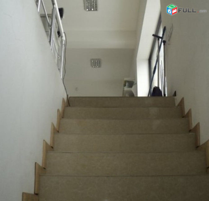282քմ շենք, ունի ազատ հող, 3մուտք, առևտրային նշանակությամբ, նկուղ և 2 հարկ, 1-ին գիծ Բաբաջանյան փողոցում