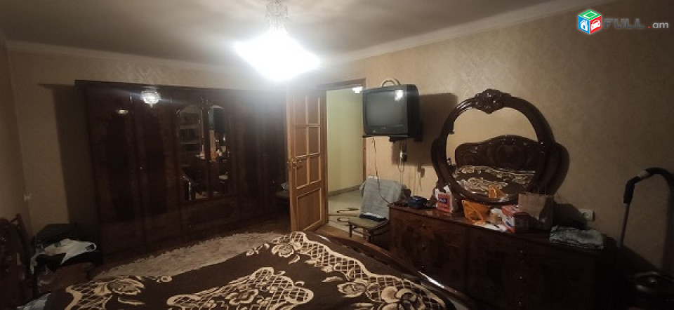 Նոր էժան գին,շտապա,Բյուզանդի փողոց,վերնիսաժի մոտ,4 սենյակ,5-1բնակելի, 132քմ2 հարկ,տակը առանձին գործող տարածք է