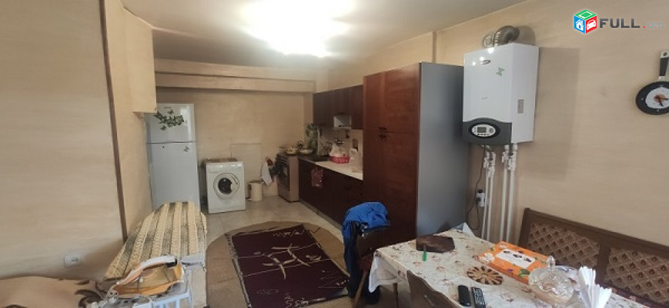 Նոր էժան գին,շտապա,Բյուզանդի փողոց,վերնիսաժի մոտ,4 սենյակ,5-1բնակելի, 132քմ2 հարկ,տակը առանձին գործող տարածք է