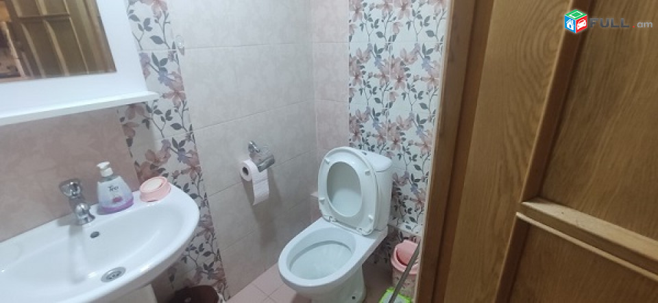 Նոր էժան գին,շտապա,Բյուզանդի փողոց,վերնիսաժի մոտ,4 սենյակ,5-1բնակելի, 132քմ2 հարկ,տակը առանձին գործող տարածք է