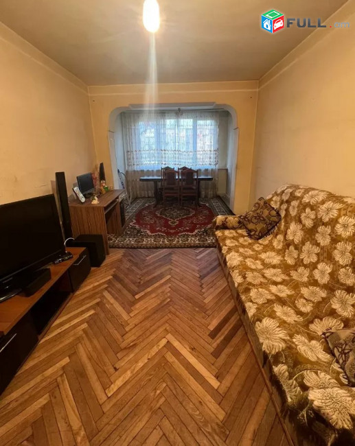 3 սենյականոց բնակարան Ջուղայի փողոցում, 67 ք.մ., 2 սանհանգույց, 3/5 հարկ, մասնակի վերանորոգում