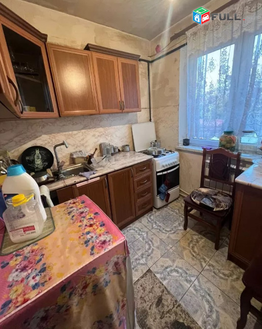 3 սենյականոց բնակարան Ջուղայի փողոցում, 67 ք.մ., 2 սանհանգույց, 3/5 հարկ, մասնակի վերանորոգում