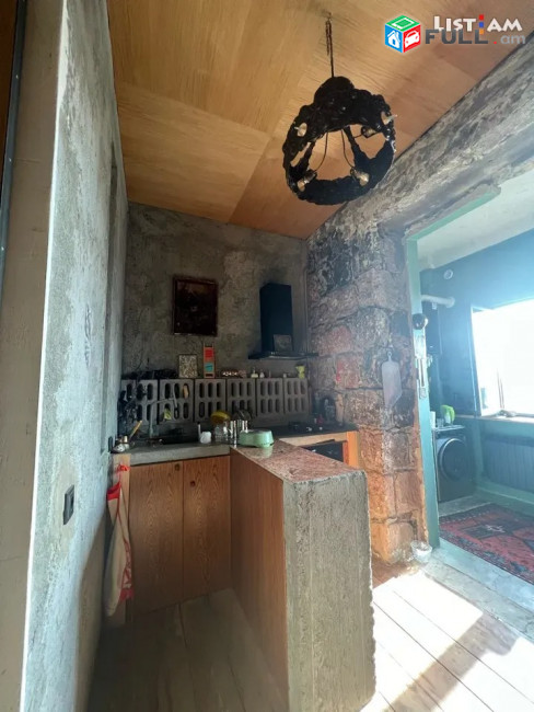 Չարենցի փողոց, 2 սենյակ, 69քմ, 5/3 հարկ