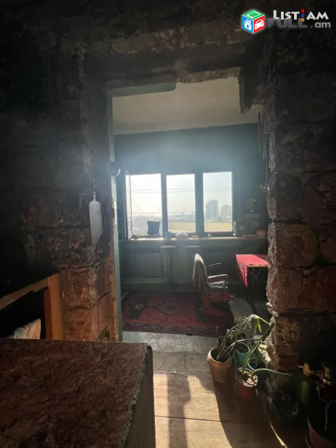 Չարենցի փողոց, 2 սենյակ, 69քմ, 5/3 հարկ
