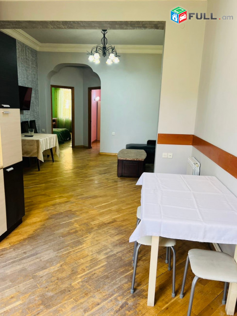 3 սենյականոց բնակարան Հակոբ Պարոնյանի փողոցում, 80 ք.մ., բարձր առաստաղներ, 3/5 հարկ