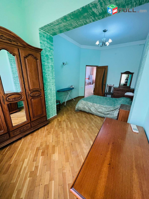 3 սենյականոց բնակարան Հակոբ Պարոնյանի փողոցում, 80 ք.մ., բարձր առաստաղներ, 3/5 հարկ