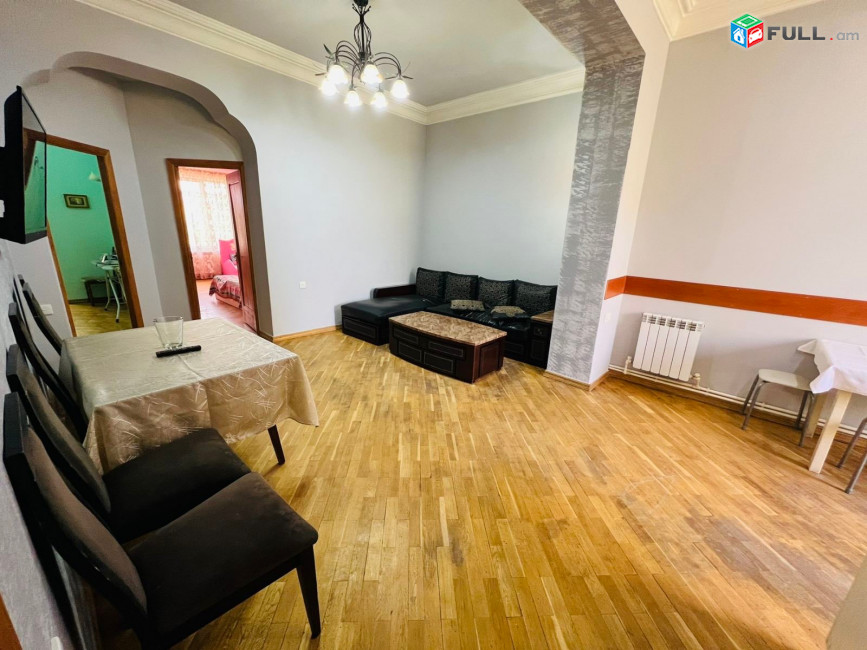 3 սենյականոց բնակարան Հակոբ Պարոնյանի փողոցում, 80 ք.մ., բարձր առաստաղներ, 3/5 հարկ