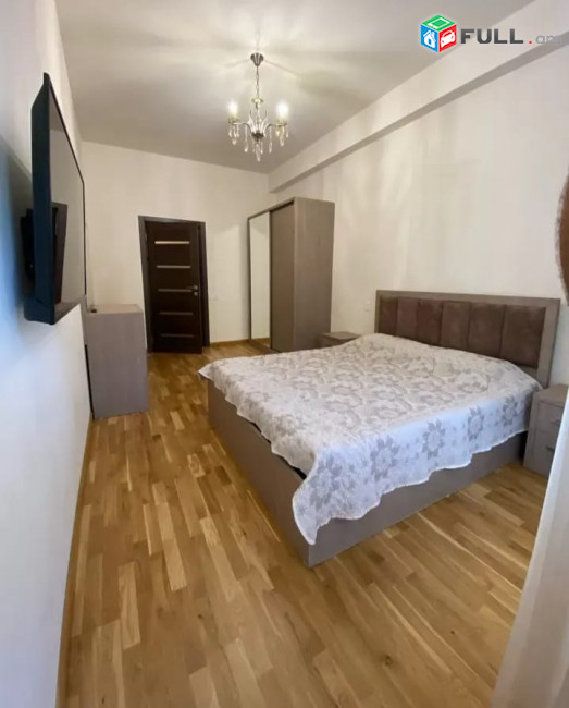 Վաճառվում է 3 սենյականոց բնակարան Պարույր Սևակի փողոցում:
