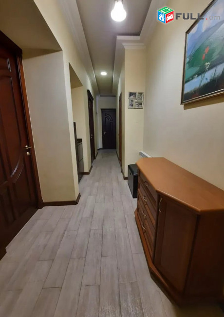 4 սենյականոց բնակարան Լեոյի փողոցում, 83 ք.մ., 2 սանհանգույց, բարձր առաստաղներ, եվրովերանորոգված