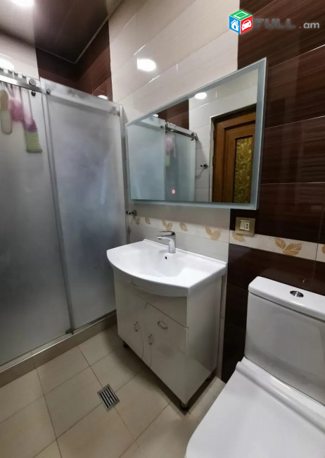 4 սենյականոց բնակարան Լեոյի փողոցում, 83 ք.մ., 2 սանհանգույց, բարձր առաստաղներ, եվրովերանորոգված