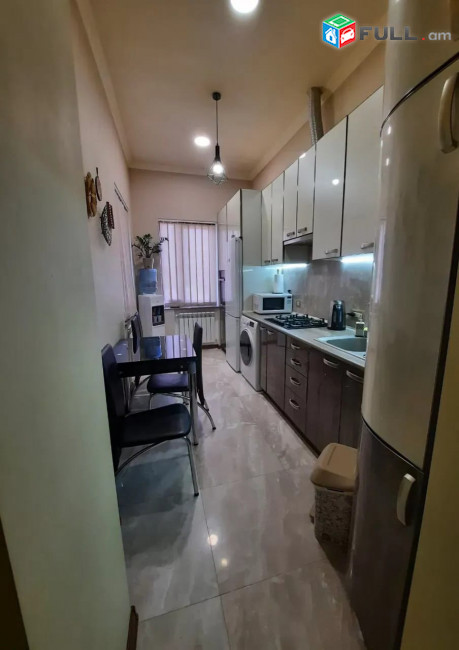 4 սենյականոց բնակարան Լեոյի փողոցում, 83 ք.մ., 2 սանհանգույց, բարձր առաստաղներ, եվրովերանորոգված