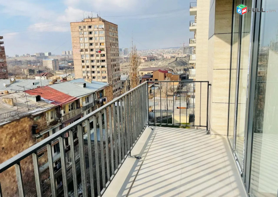 Վաճառվում է 2 սենյականոց բնակարան Արամ Խաչատրյան փողոցում։