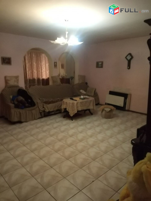 Վաճառվում է 2 սենյականոց բնակարան