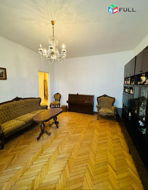 կօդ 8230  / Չարենցի փողոց