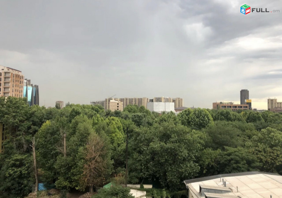 S1303 Сдается 3-комнатная квартира в центре