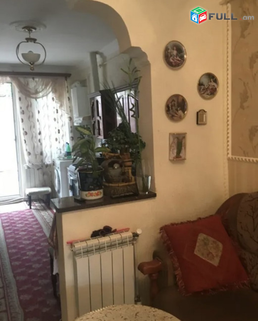Երկու հարկանի քարե տուն 