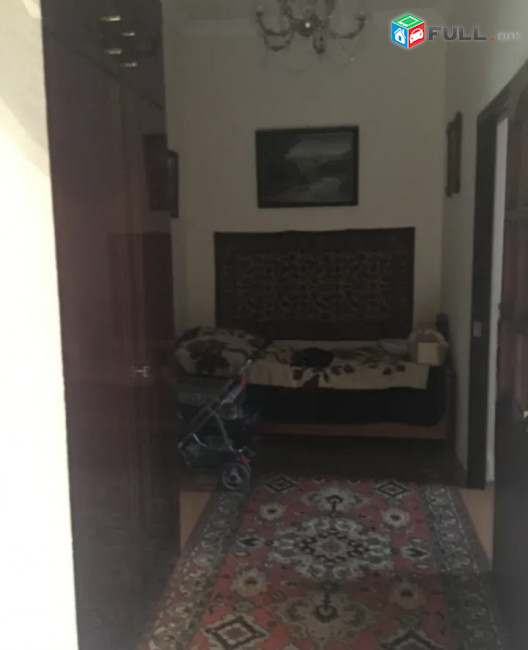 Երկու հարկանի քարե տուն 