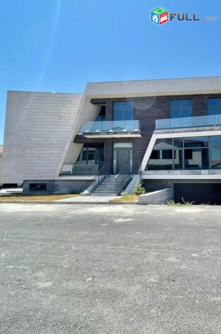  Վաճառվում է Երկու հարկանի թաունհաուզ, Վահագնի Թաղամաս Աջափնյակում, 278 ք.մ.,