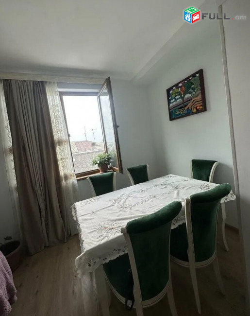  2 սենյականոց բնակարան Արտաշիսյան փողոցում, 45 ք.մ., 3/5 հարկ, կապիտալ վերանորոգված, քարե շենք