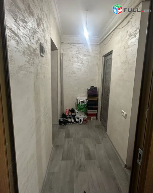  2 սենյականոց բնակարան Արտաշիսյան փողոցում, 45 ք.մ., 3/5 հարկ, կապիտալ վերանորոգված, քարե շենք