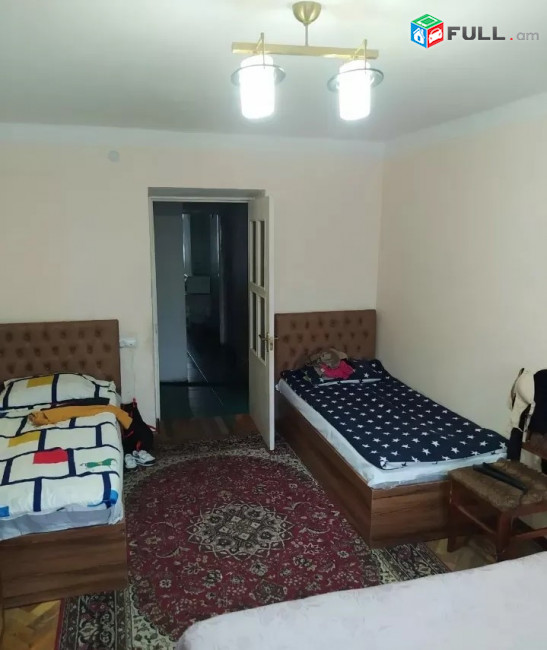  3 սենյականոց բնակարան Մարգարյան փողոցում, 71 ք.մ., 1/4 հարկ,  քարե շենք