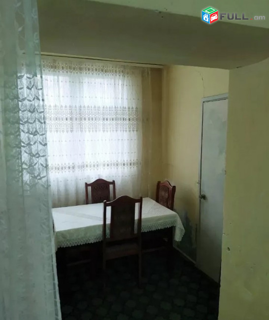  3 սենյականոց բնակարան Մարգարյան փողոցում, 71 ք.մ., 1/4 հարկ,  քարե շենք
