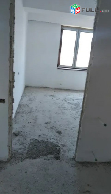  3 սենյականոց բնակարան նորակառույց շենքում Պարույր Սևակի փողոցում, 107 ք.մ., բարձր առաստաղներ