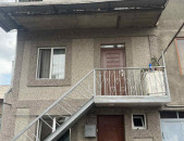 Երեք հարկանի քարե տուն Ղարիբջանյանի փողոցում Շենգավիթում, 210 ք.մ., 2 սանհանգույց