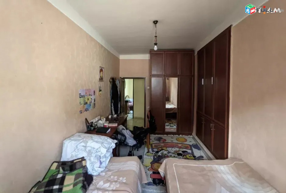 3 սենյականոց բնակարան Կոմիտասի պողոտայում, 90 ք.մ., 1/4 հարկ, կապիտալ վերանորոգված, քարե շենք