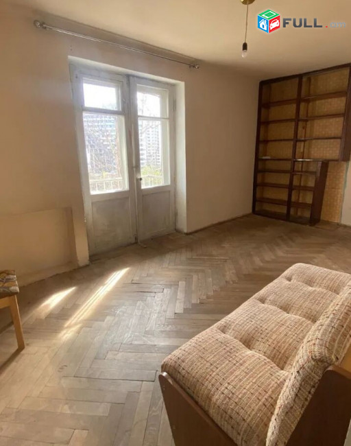 2 սենյականոց բնակարան Կոմիտասի պողոտայում, 52 ք.մ., մի քանի պատշգամբ, նախավերջին հարկ, քարե շենք