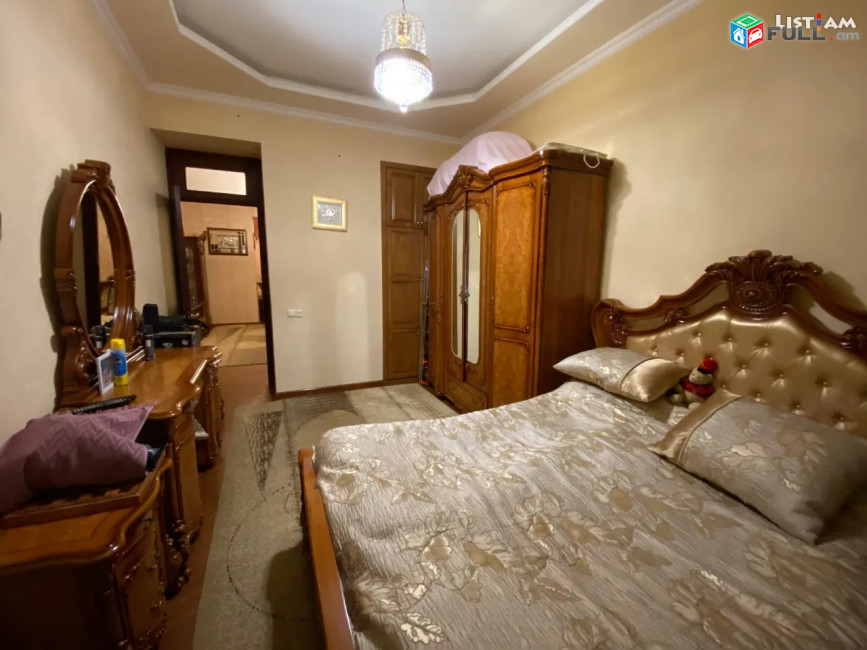 3 սենյականոց բնակարան Հանրապետության փողոցում, 85 ք.մ., բարձր առաստաղներ, նախավերջին հարկ
