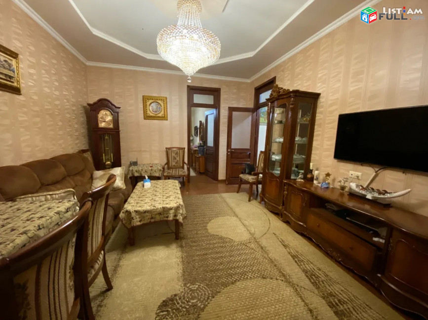 3 սենյականոց բնակարան Հանրապետության փողոցում, 85 ք.մ., բարձր առաստաղներ, նախավերջին հարկ