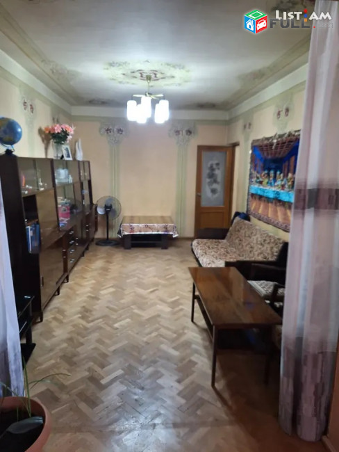 2 սենյականոց բնակարան Թոթովենցի փողոցում, 63 ք.մ., նախավերջին հարկ, քարե շենք
