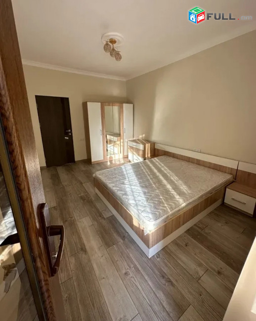 3 սենյականոց բնակարան կենտրոնում, 103 ք.մ., մի քանի պատշգամբ, 2/9 հարկ, կապիտալ վերանորոգված