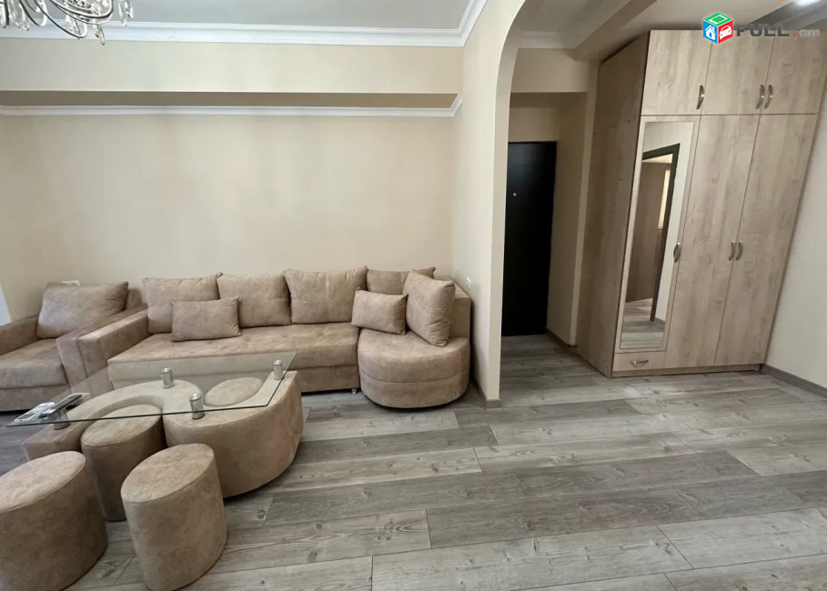 3 սենյականոց բնակարան կենտրոնում, 103 ք.մ., մի քանի պատշգամբ, 2/9 հարկ, կապիտալ վերանորոգված