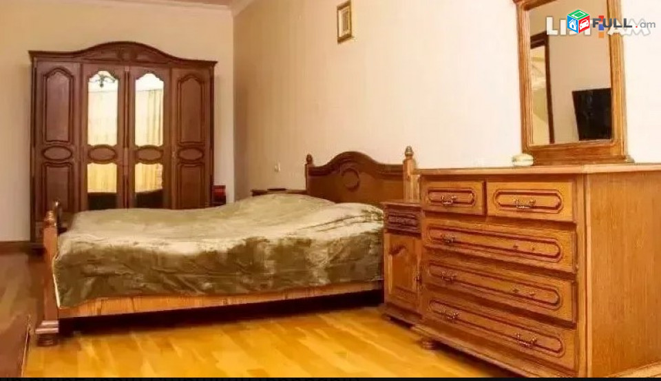 IN0033  Երեք հարկանի քարե տուն Բաբայան փողոցում Քանաքեռ Զեյթունում