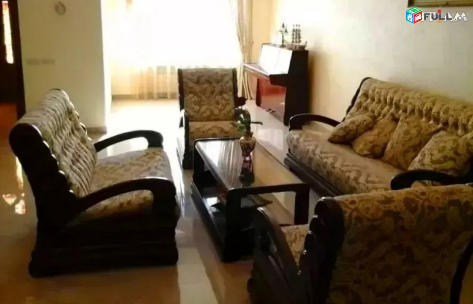 IN0033  Երեք հարկանի քարե տուն Բաբայան փողոցում Քանաքեռ Զեյթունում