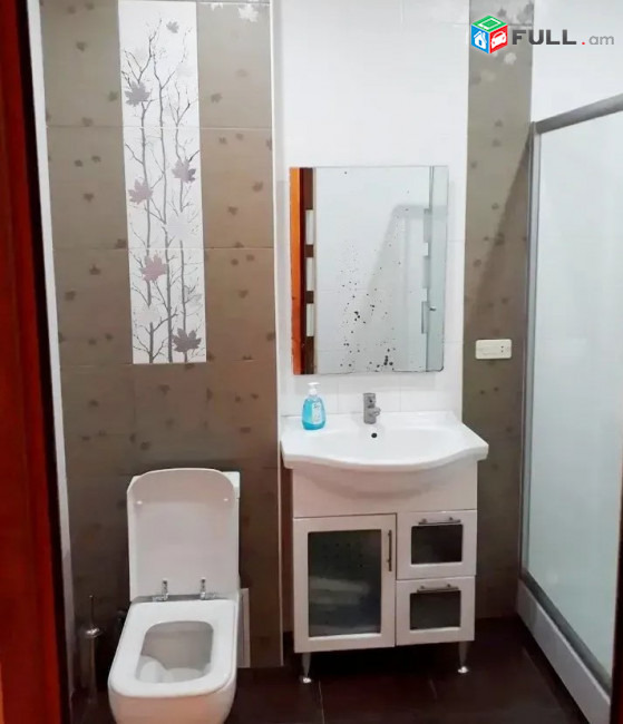 IN0033  Երեք հարկանի քարե տուն Բաբայան փողոցում Քանաքեռ Զեյթունում