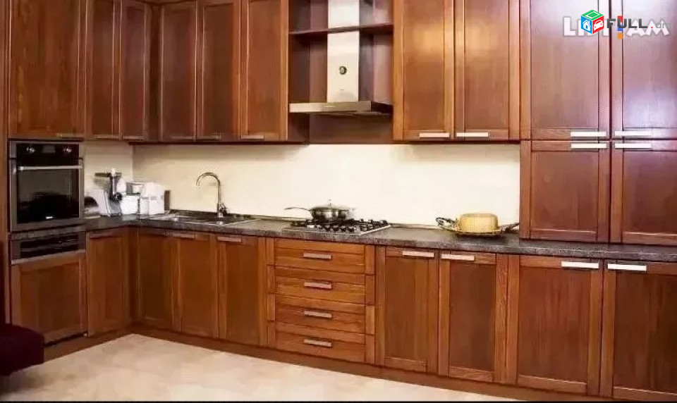 IN0033  Երեք հարկանի քարե տուն Բաբայան փողոցում Քանաքեռ Զեյթունում