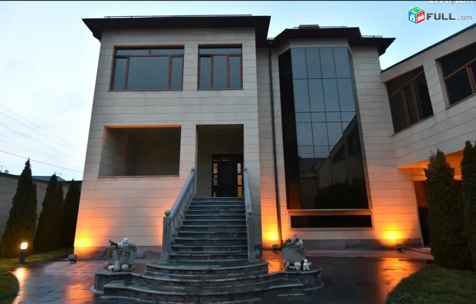 IN0051  Երեք հարկանի քարե տուն Աբովյան փողոցում Ավանում, 1200 ք.մ