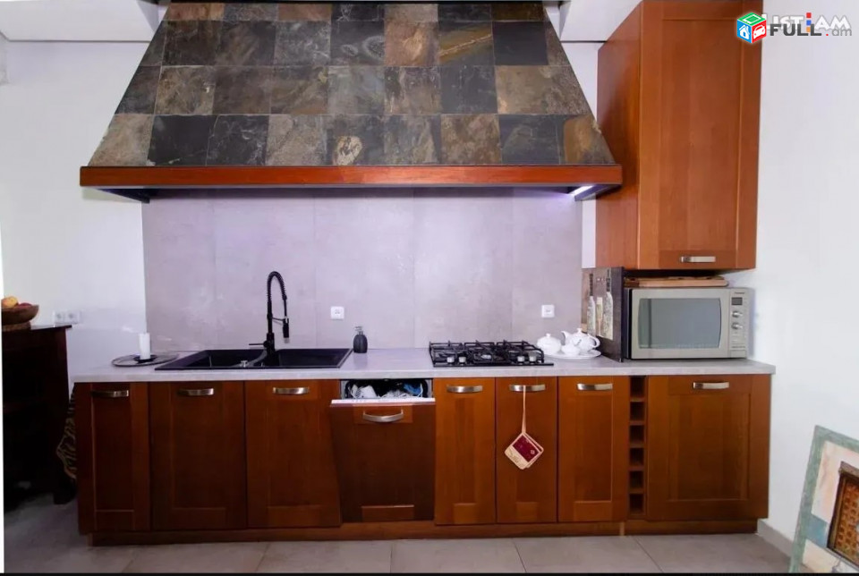 IN0052  Երկու հարկանի տուն, Մուշ թաղամաս Աջափնյակում, 300 ք.մ., 3+ սանհանգույց