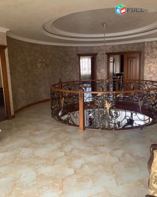 IN0089  Երեք հարկանի քարե տուն Ավանում, 1200 ք.մ., 3+ սանհանգույց, կապիտալ վերանորոգված