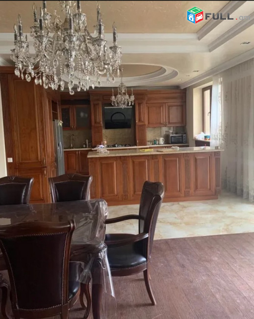IN0089  Երեք հարկանի քարե տուն Ավանում, 1200 ք.մ., 3+ սանհանգույց, կապիտալ վերանորոգված