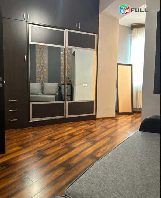 IN0100 Վարձով 4 սենյականոց բնակարան  Բյուզանդի փողոցում